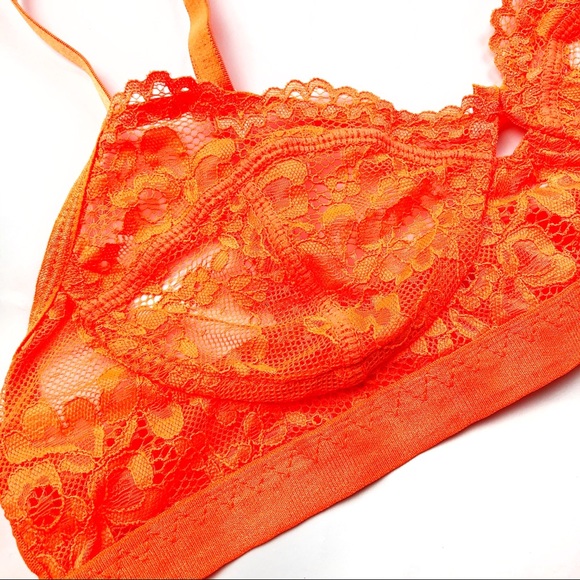 Lingerie - Picture 3 of 4